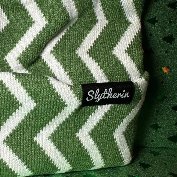 Slytherin Knit Beanie Hat NWT Harry Potter - Picture 6 of 8